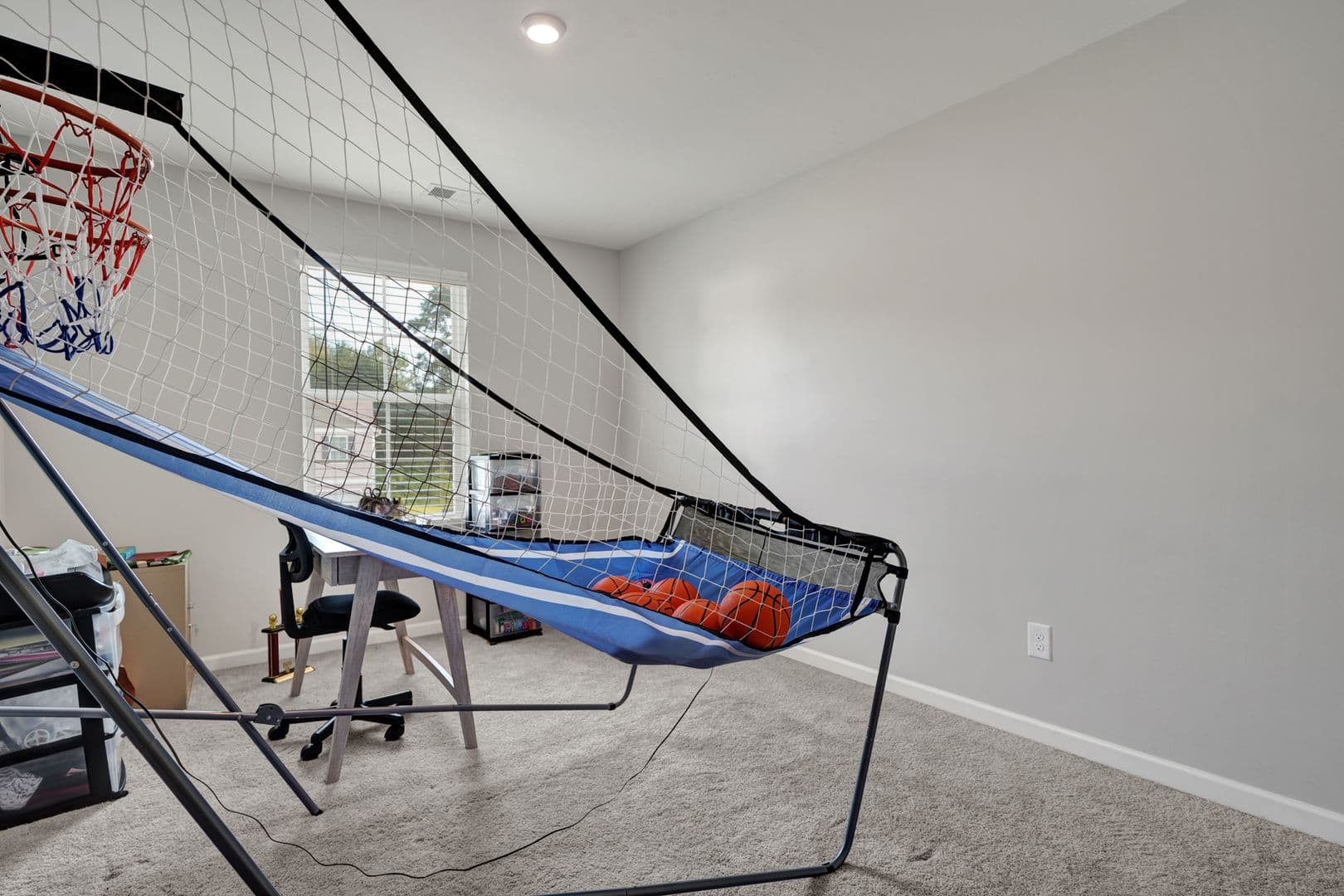 Lincoln House: 236 Orchid Ln