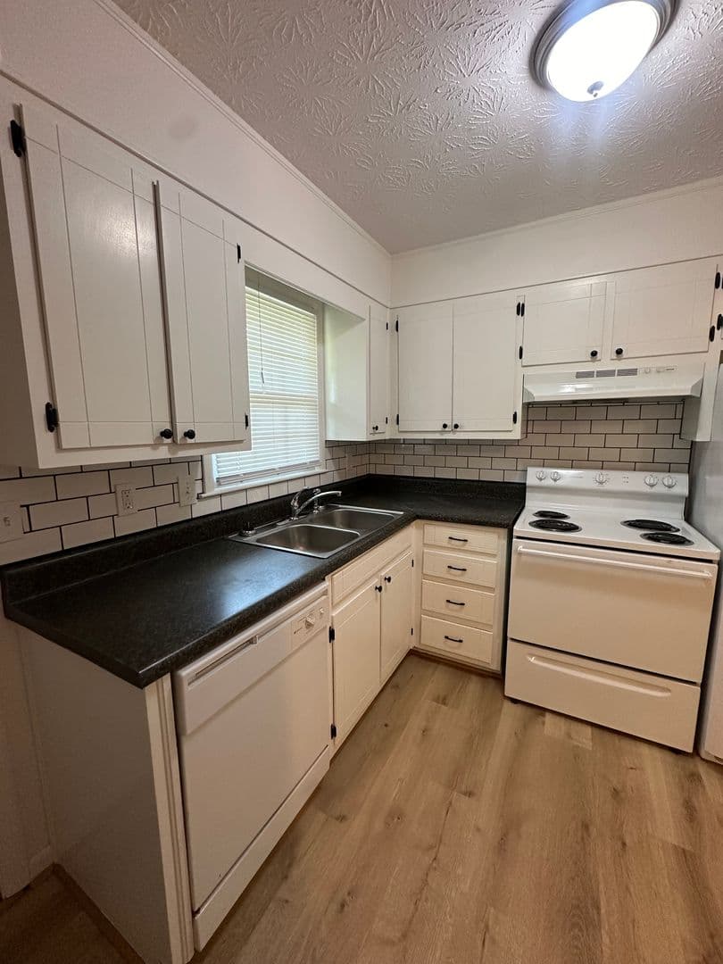 Anniston Apartment: 1505 & 1526 Warrior Road