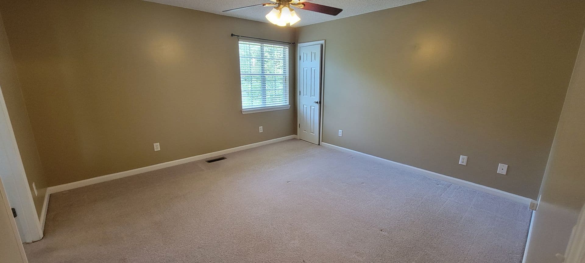Jacksonville House: 968 Littlejohn Rd