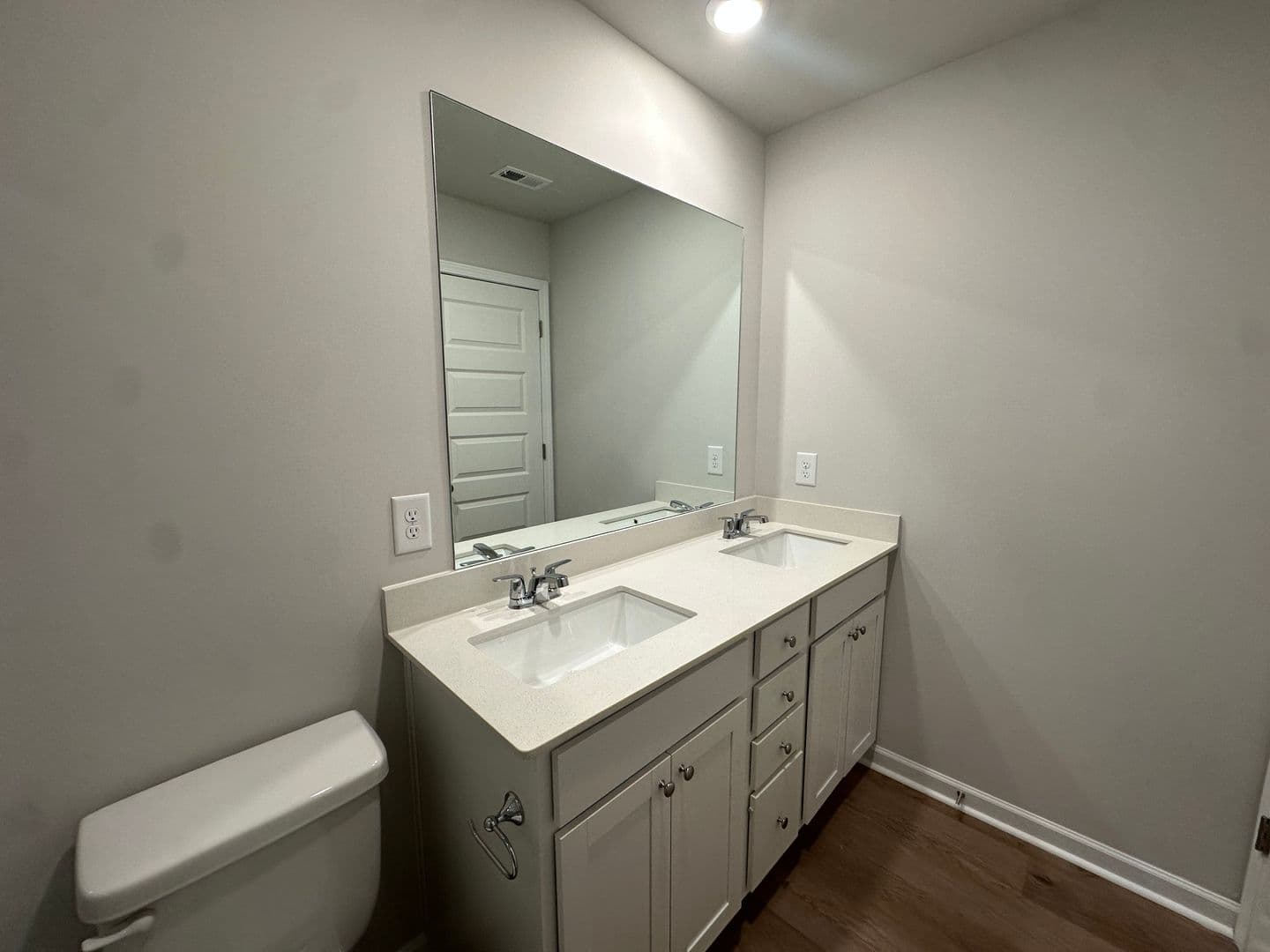 Lincoln House: 222 River Rock St