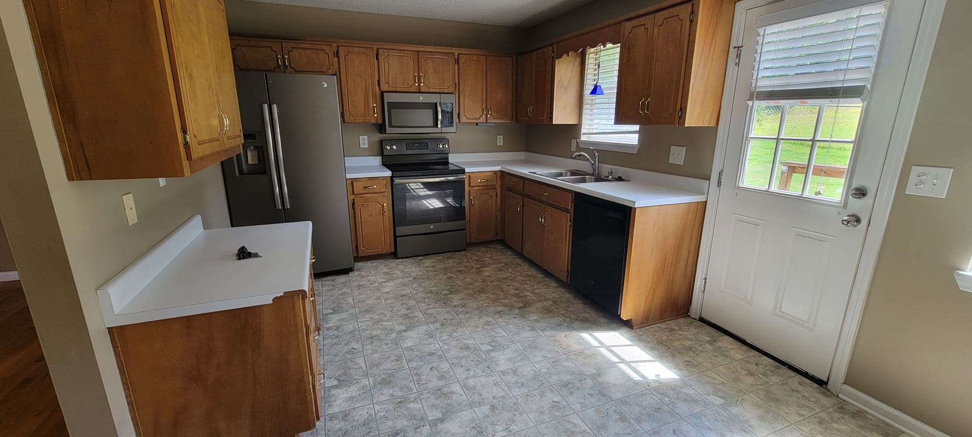 Jacksonville House: 968 Littlejohn Rd