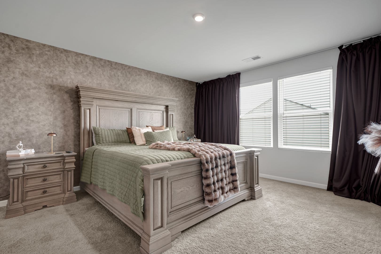 Lincoln House: 236 Orchid Ln