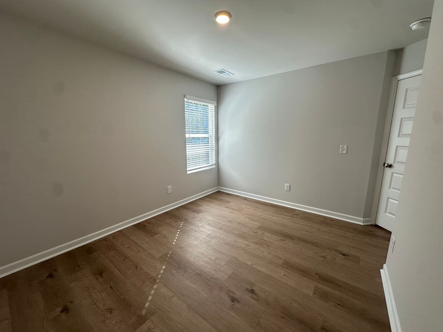 Lincoln House: 222 River Rock St