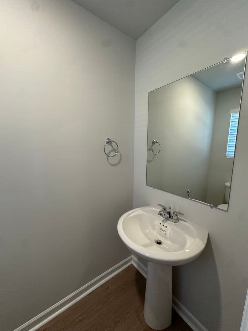 Lincoln House: 222 River Rock St