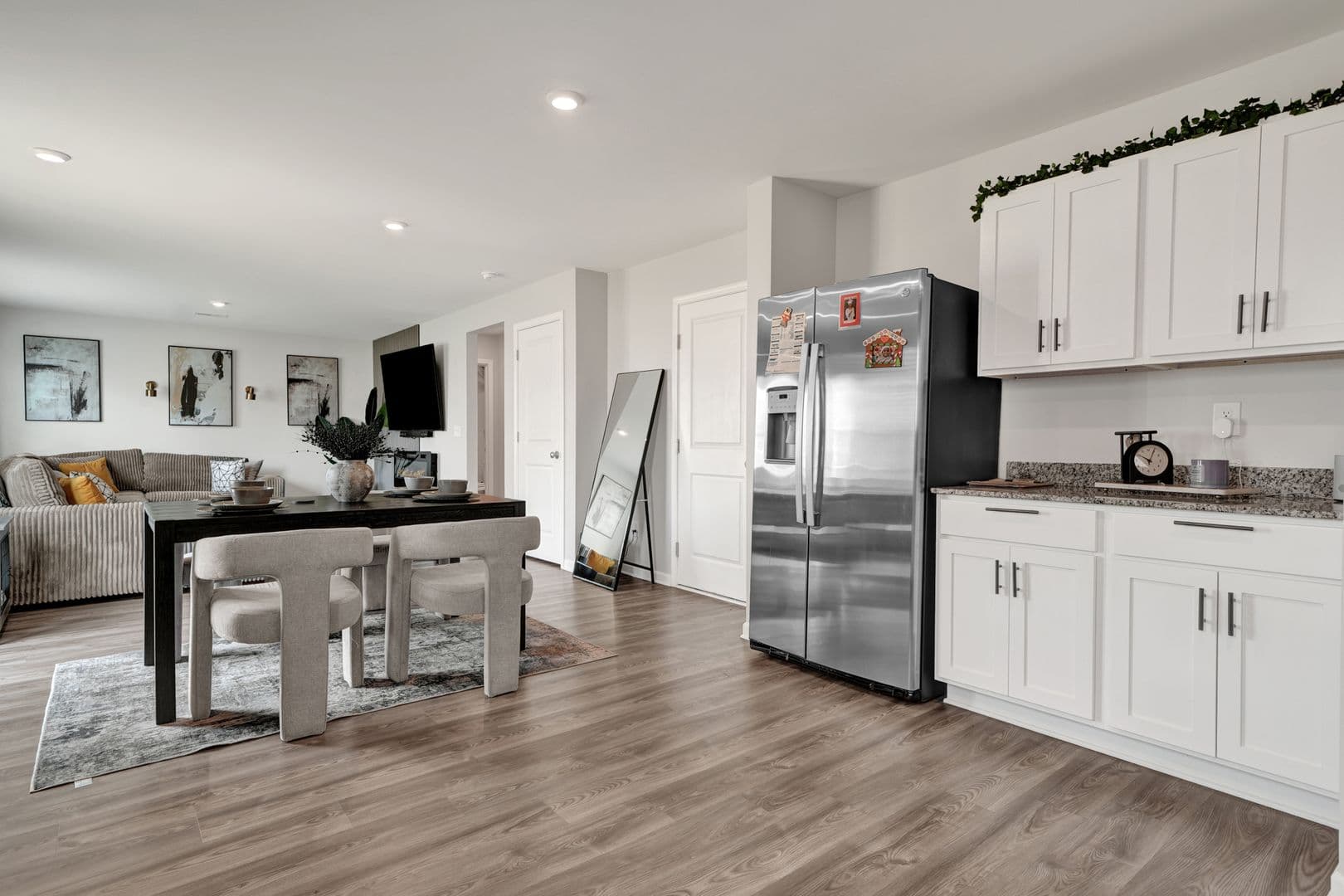 Lincoln House: 236 Orchid Ln