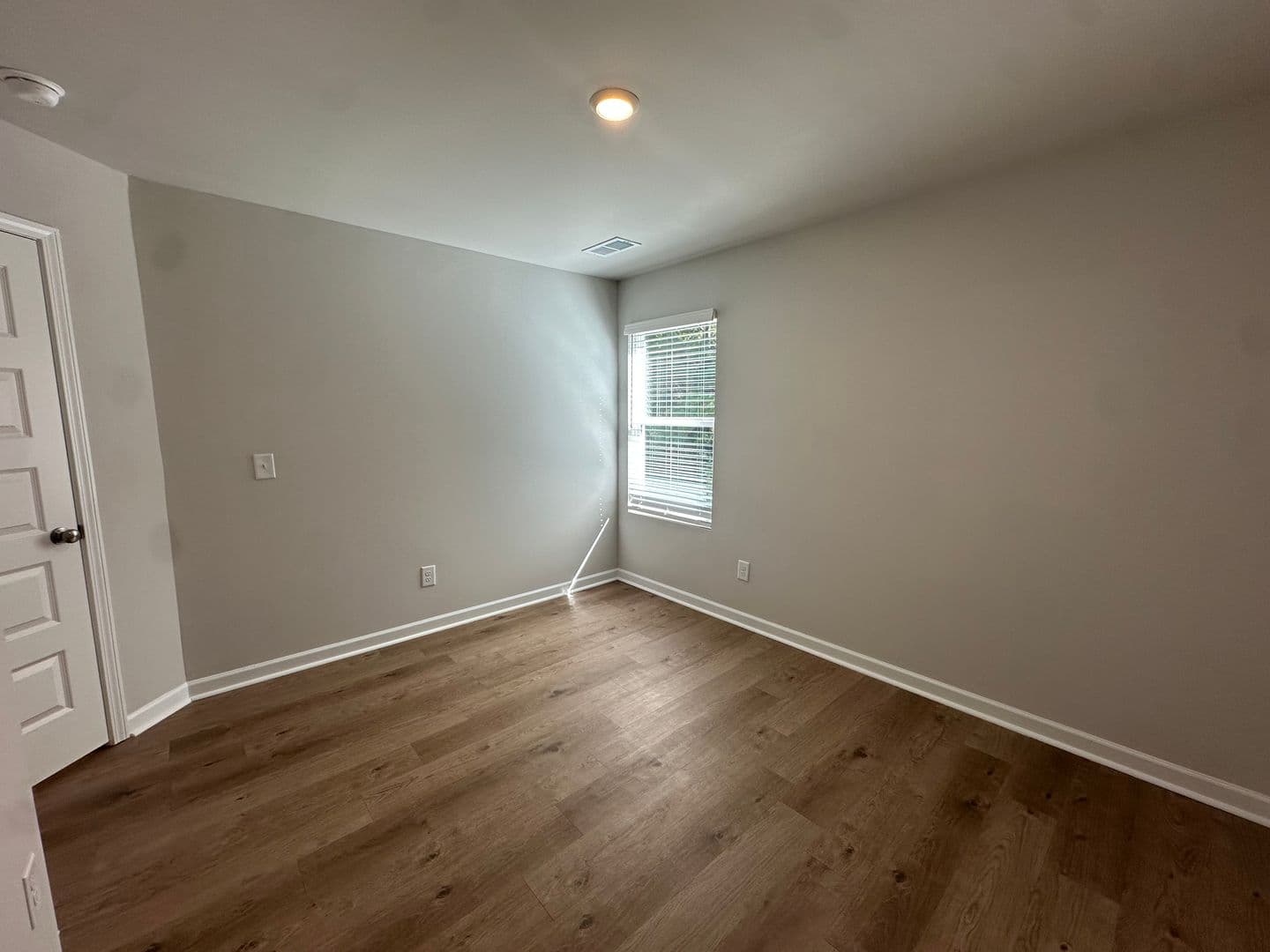 Lincoln House: 222 River Rock St
