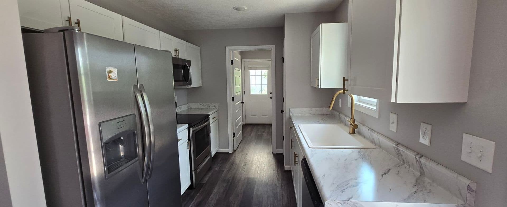 Jacksonville House: 85 Mary Dr
