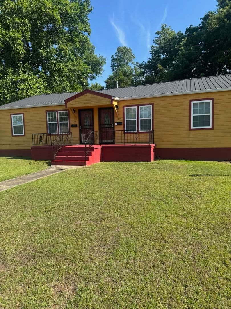 Gadsden House: 1309 Hoke St