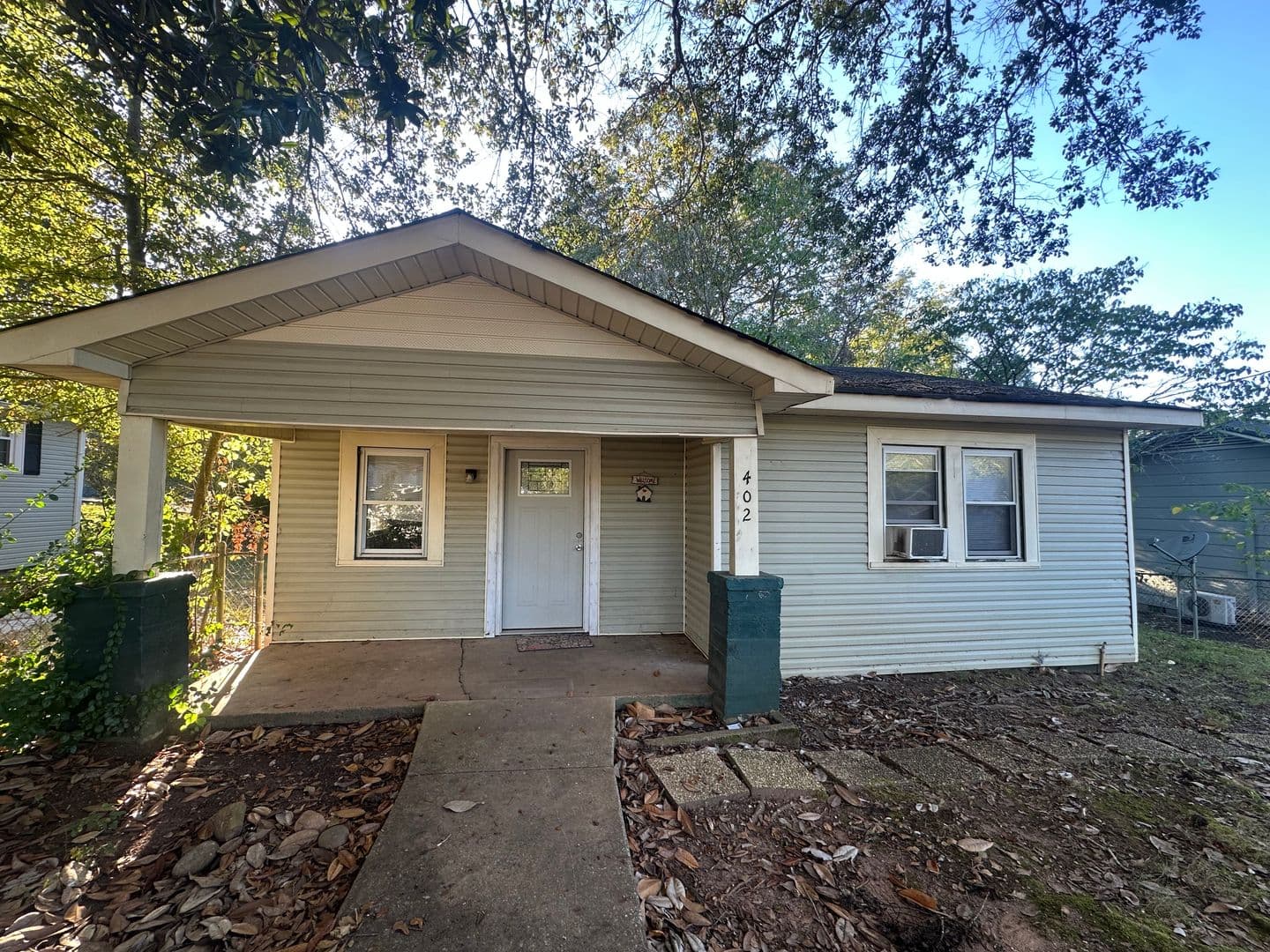 Jacksonville House: 402 Madison Ave Nw