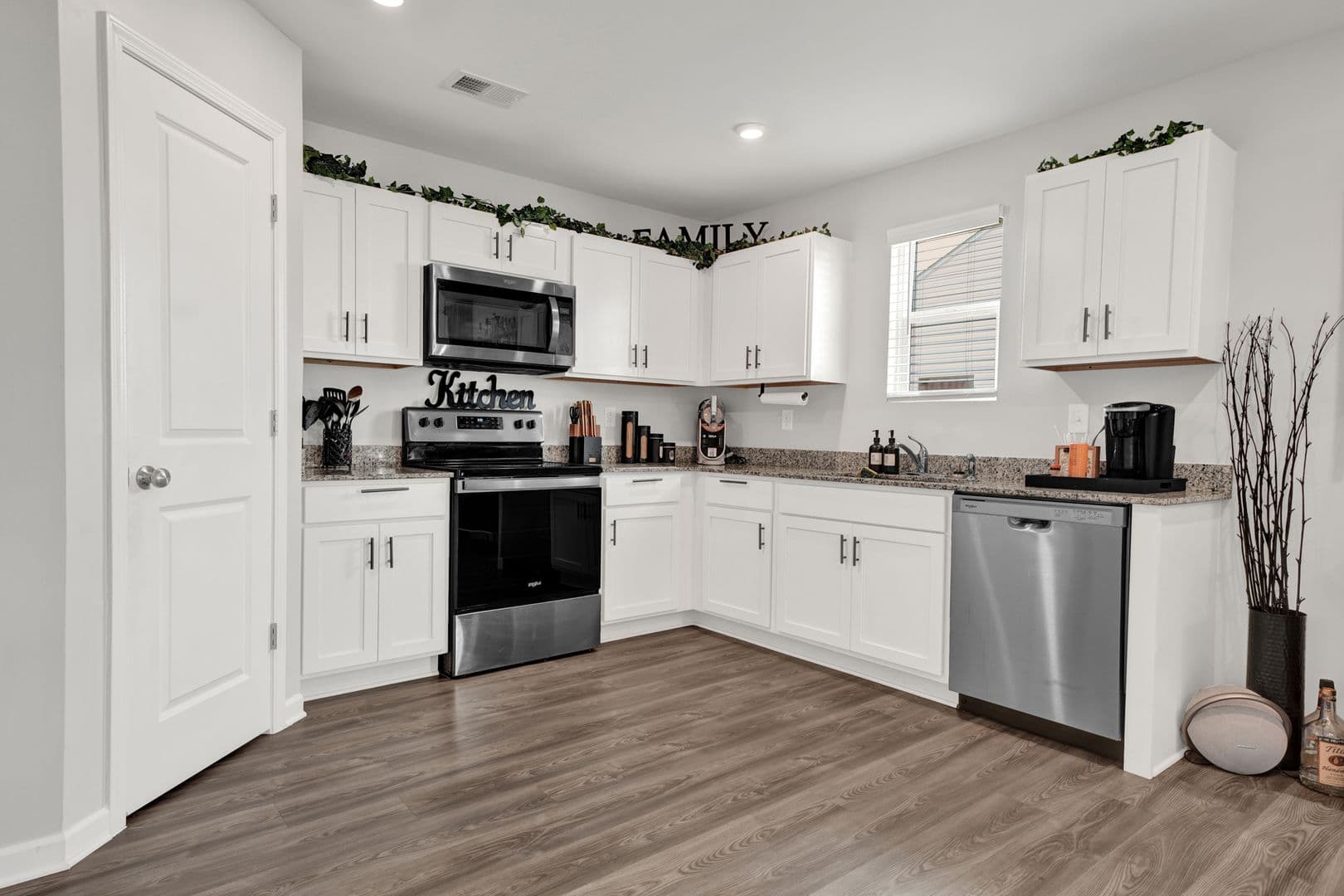 Lincoln House: 236 Orchid Ln