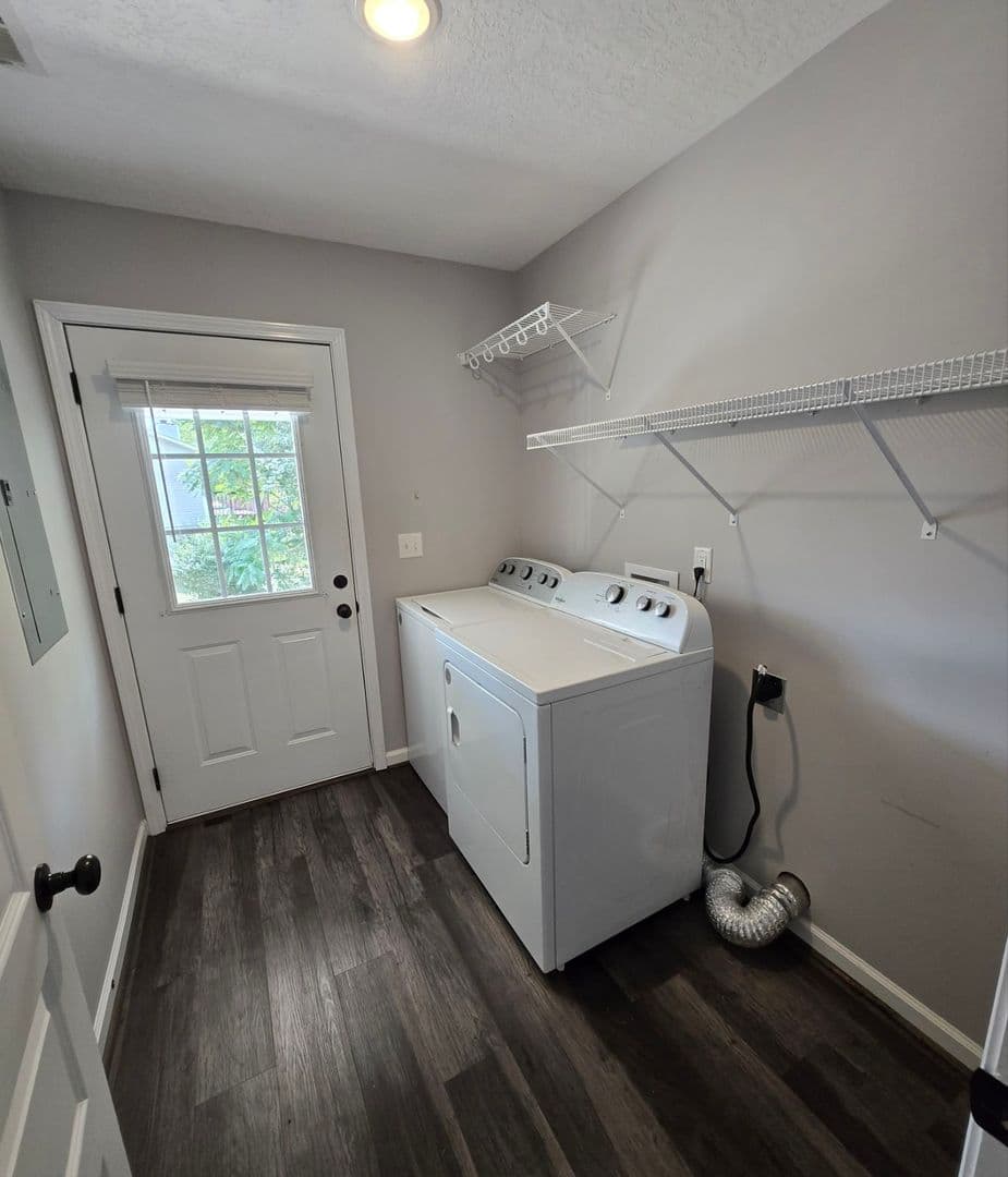 Jacksonville House: 85 Mary Dr