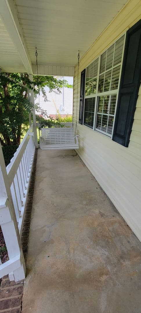 Jacksonville House: 968 Littlejohn Rd