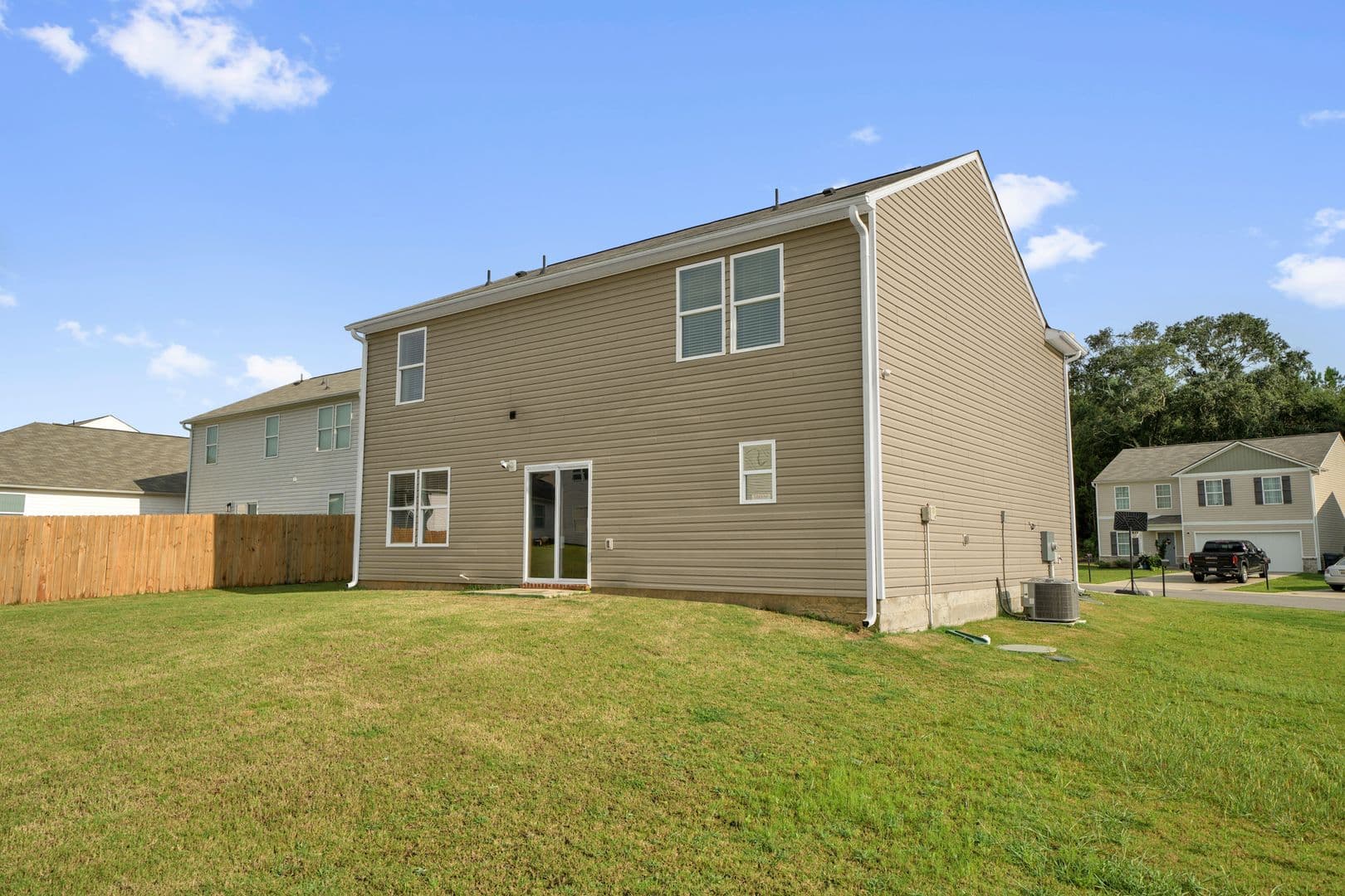 Lincoln House: 236 Orchid Ln