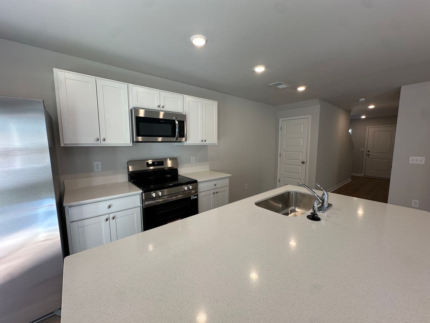 Lincoln House: 222 River Rock St