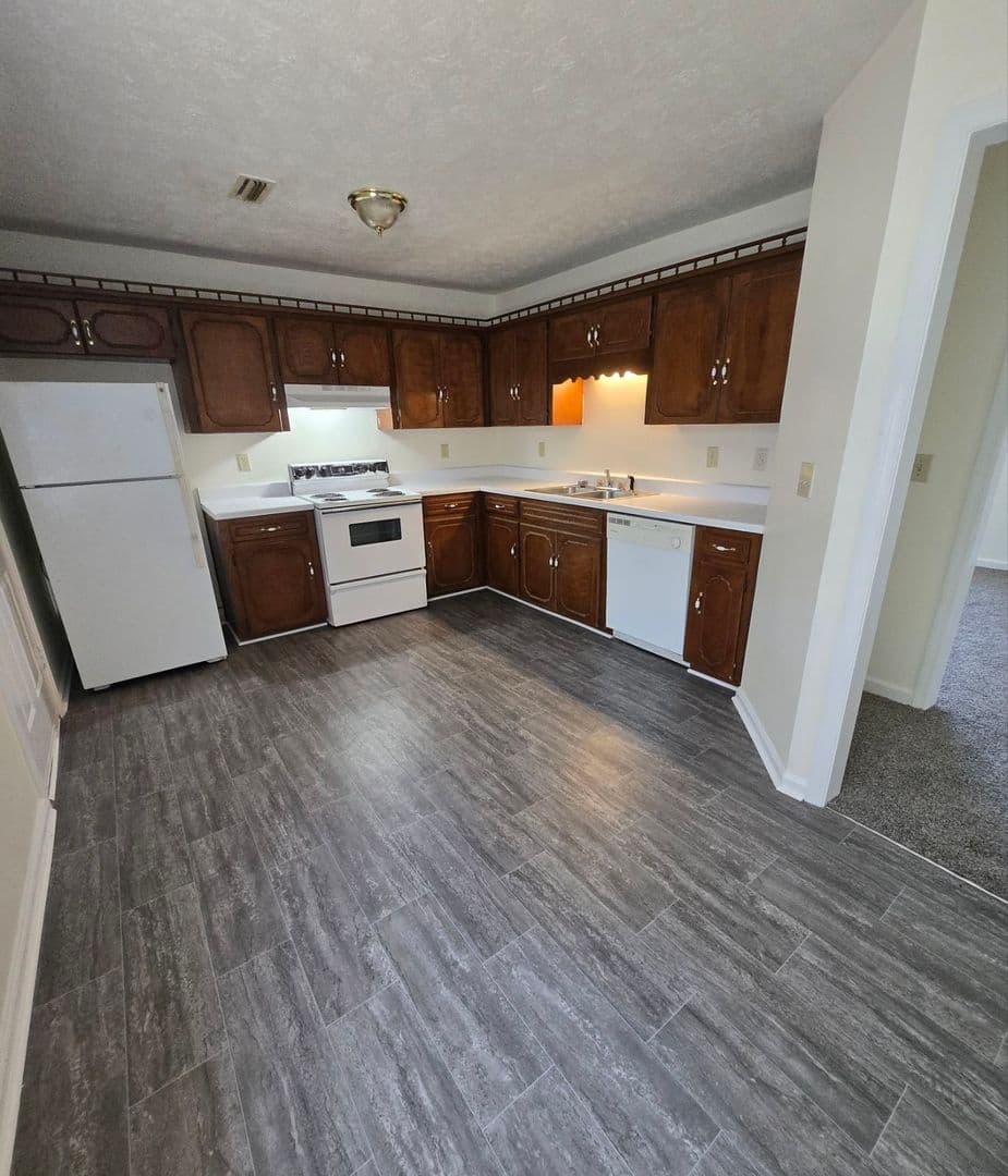 Anniston House: 5382 Whisperwood Ct