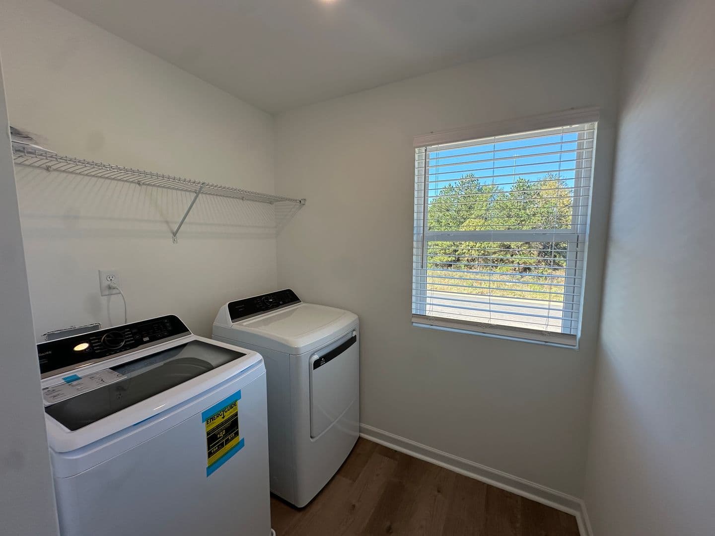 Lincoln House: 222 River Rock St