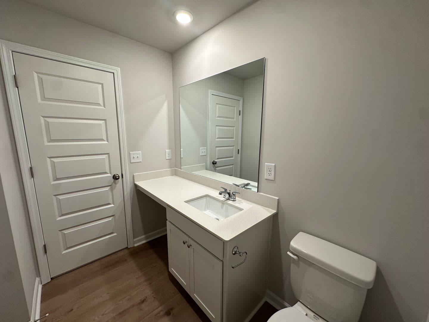 Lincoln House: 222 River Rock St