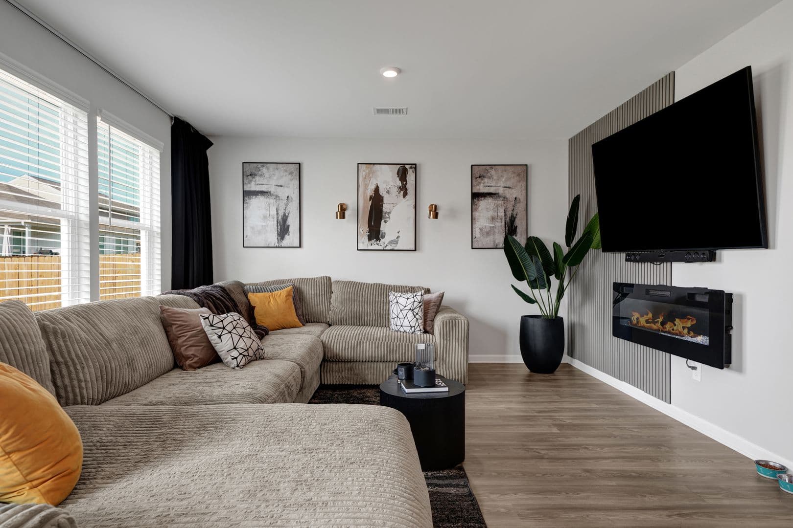 Lincoln House: 236 Orchid Ln