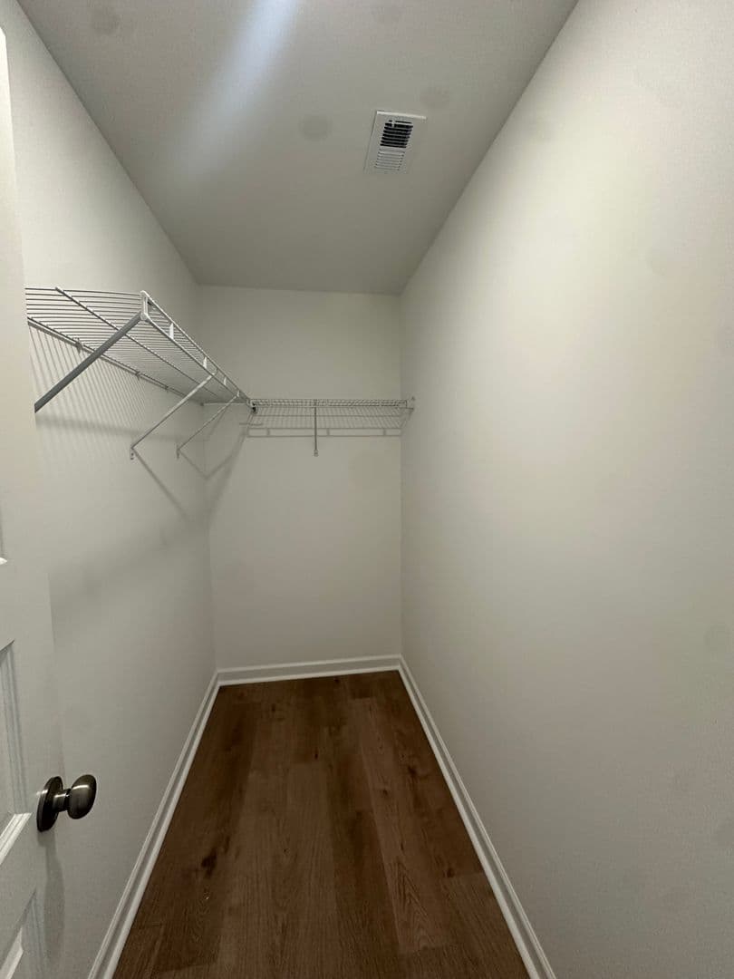 Lincoln House: 222 River Rock St