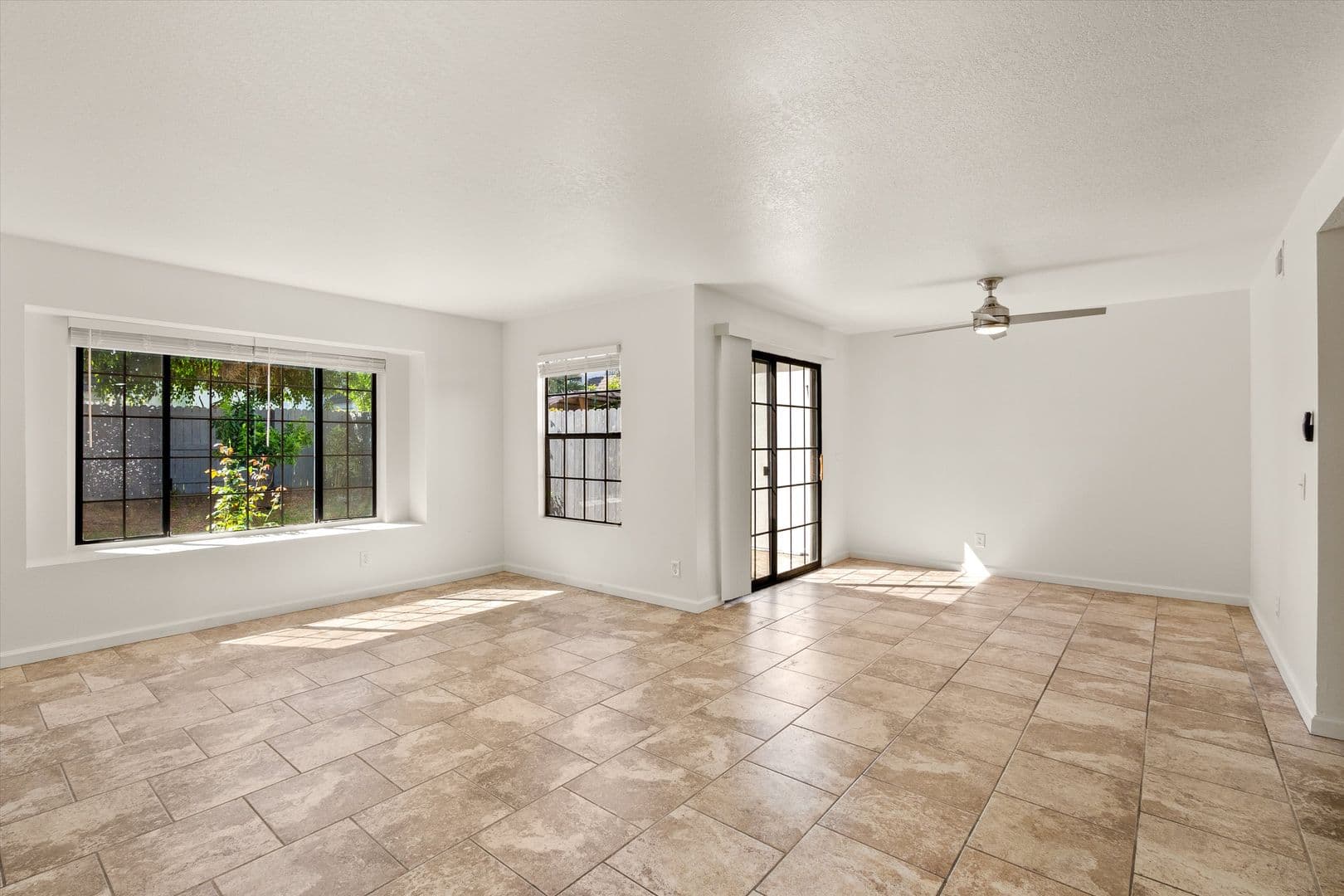 Oxnard Townhome: 744 Rialto Street