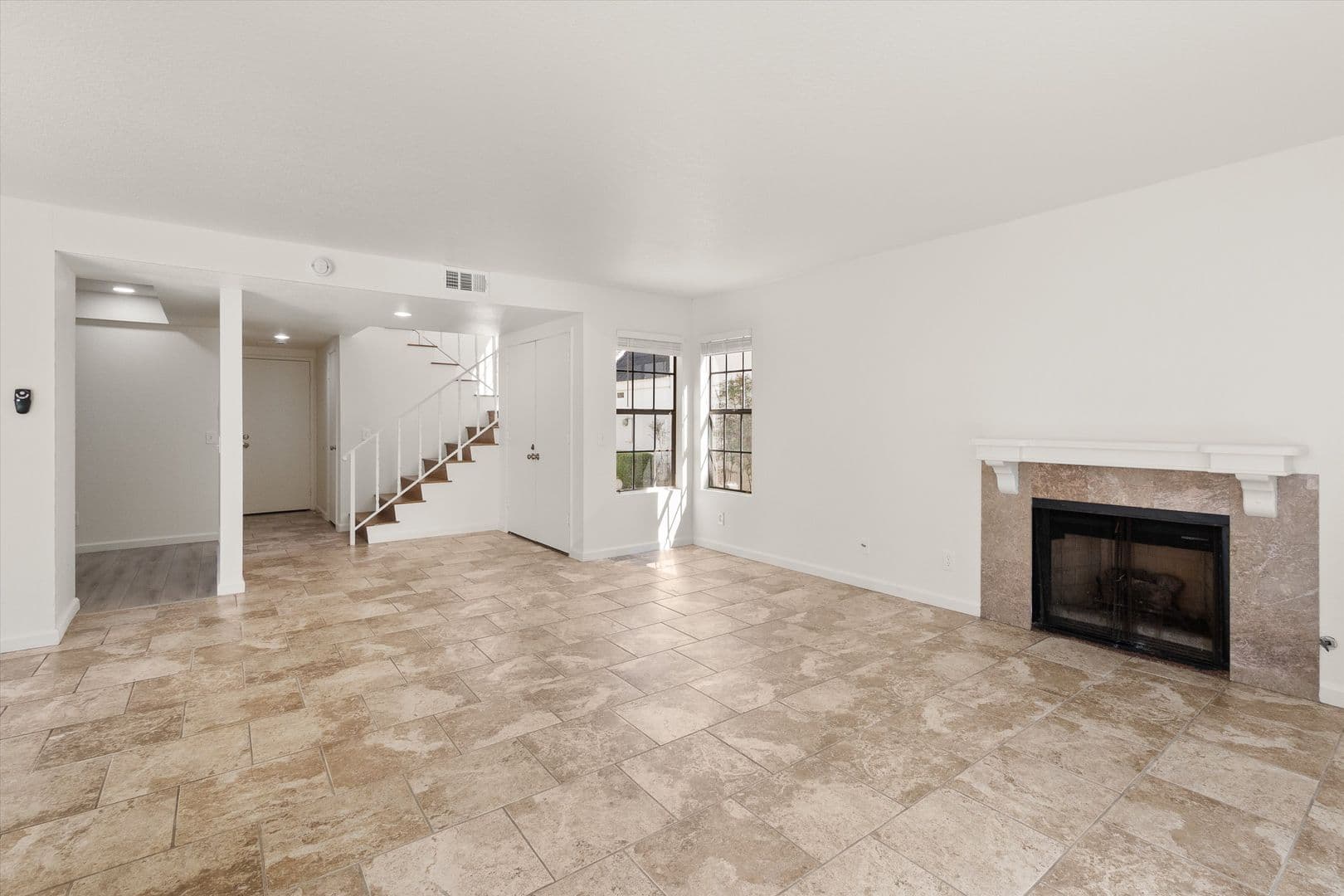 Oxnard Townhome: 744 Rialto Street