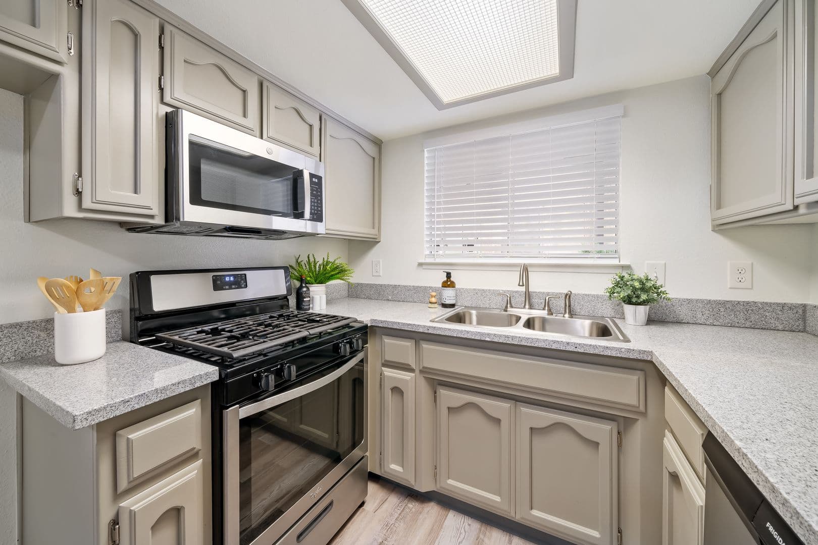 Atascadero Apartment: 9401 Jornada