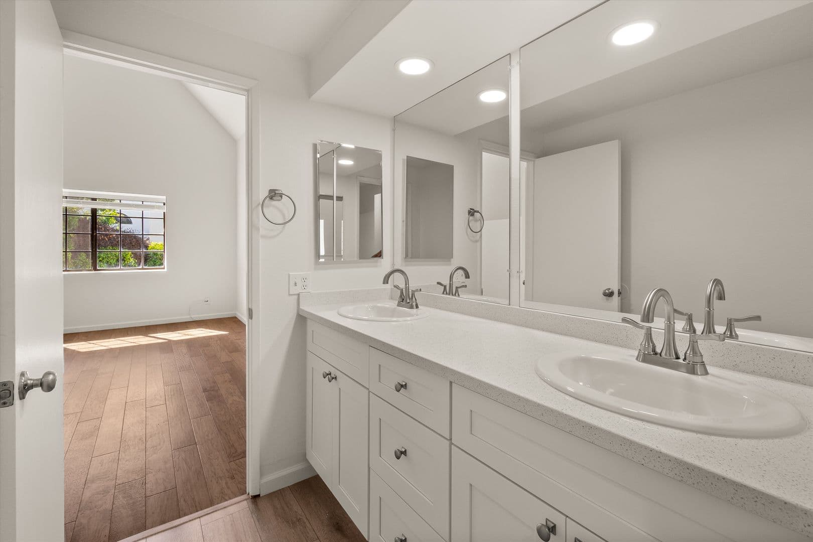 Oxnard Townhome: 744 Rialto Street