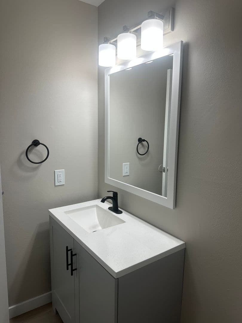Capitola Apartment: 501 Plum Street