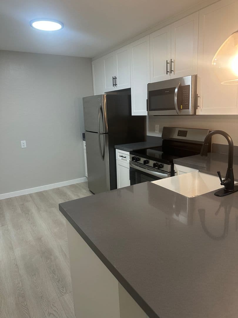 Capitola Apartment: 501 Plum Street