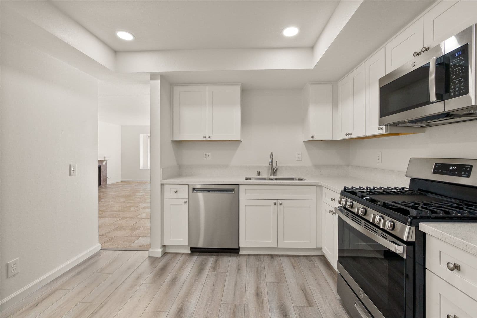 Oxnard Townhome: 744 Rialto Street
