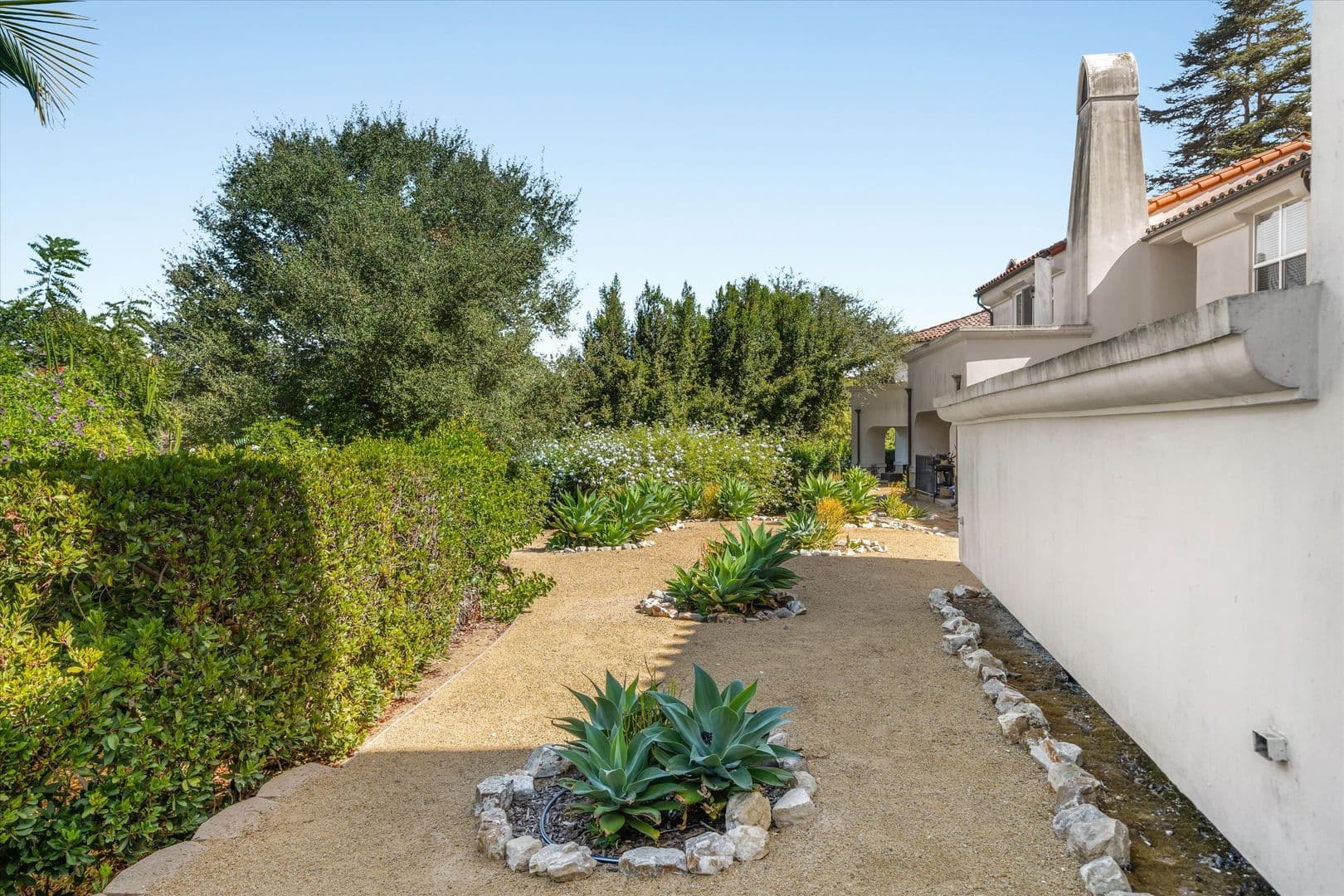 Santa Barbara Apartment: 1001-1009 Chino Street