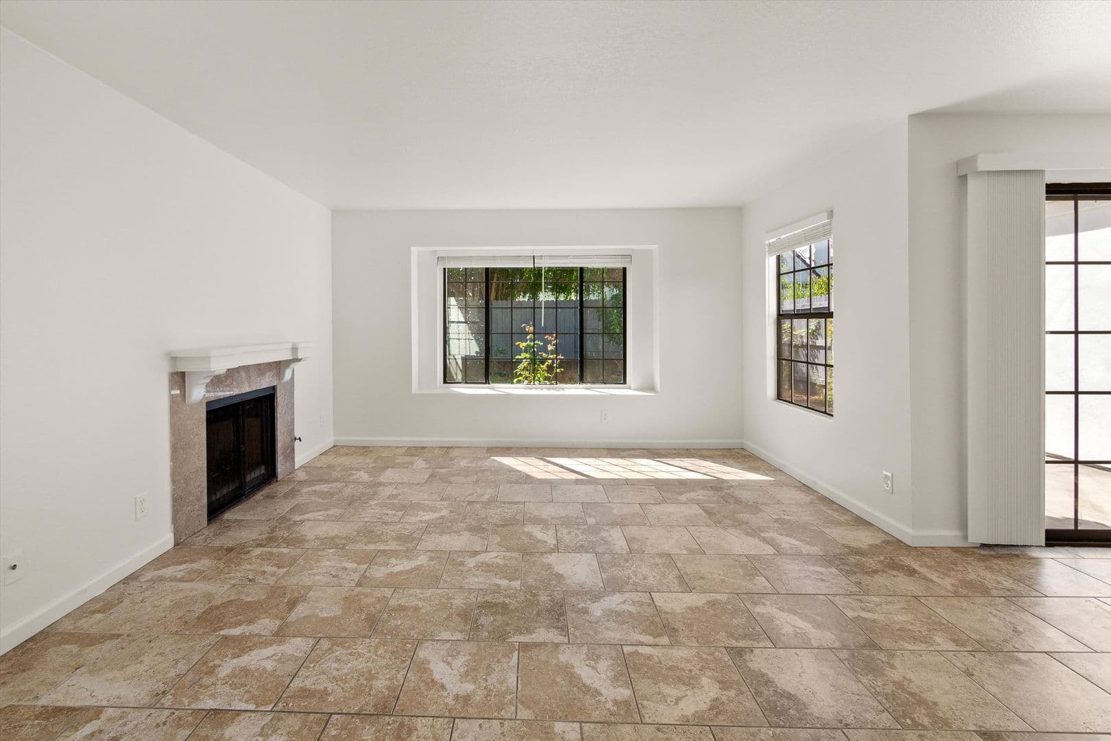 Oxnard Townhome: 744 Rialto Street