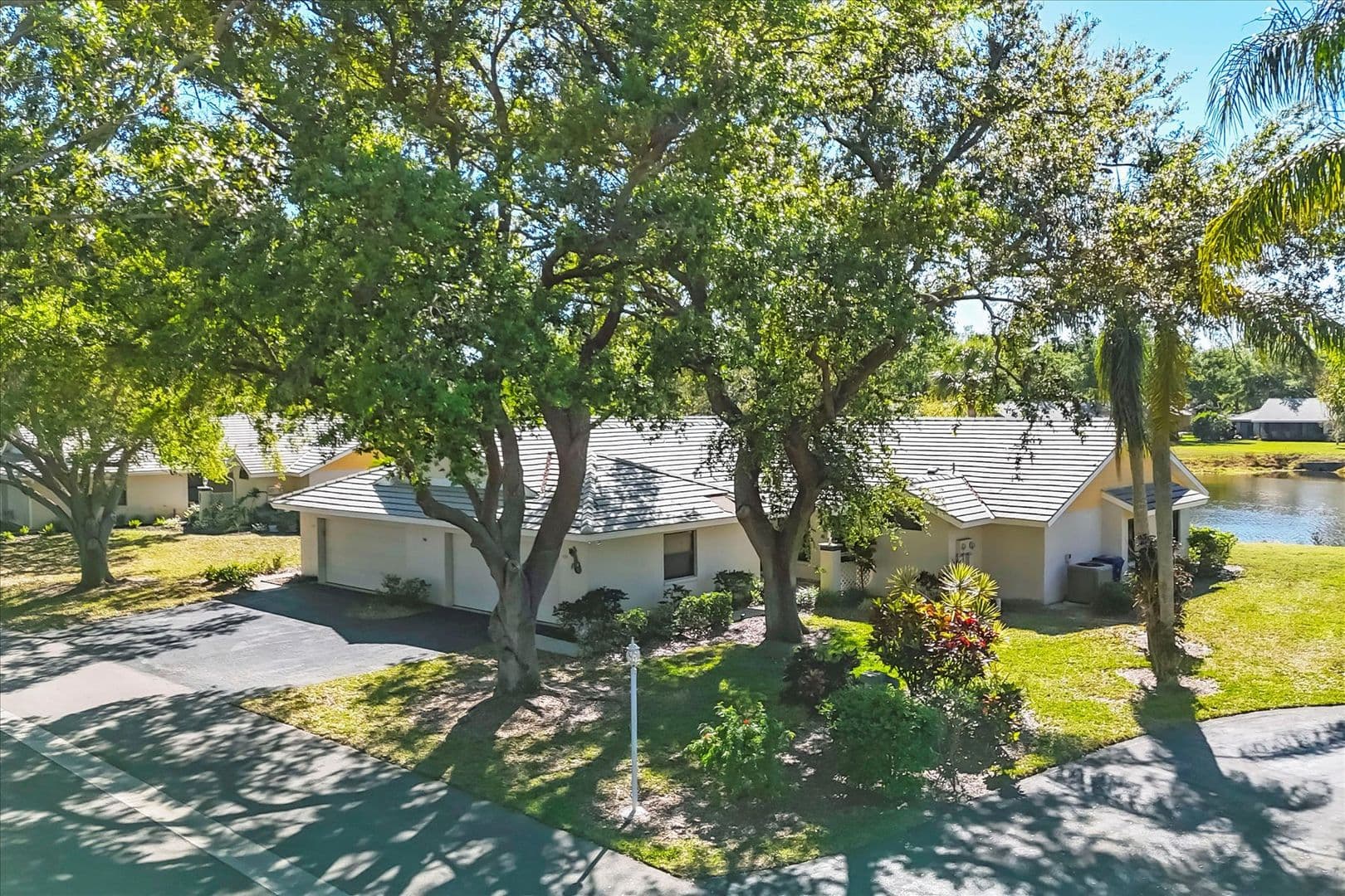 Venice Condo: 109 Southampton Pl. N. #245