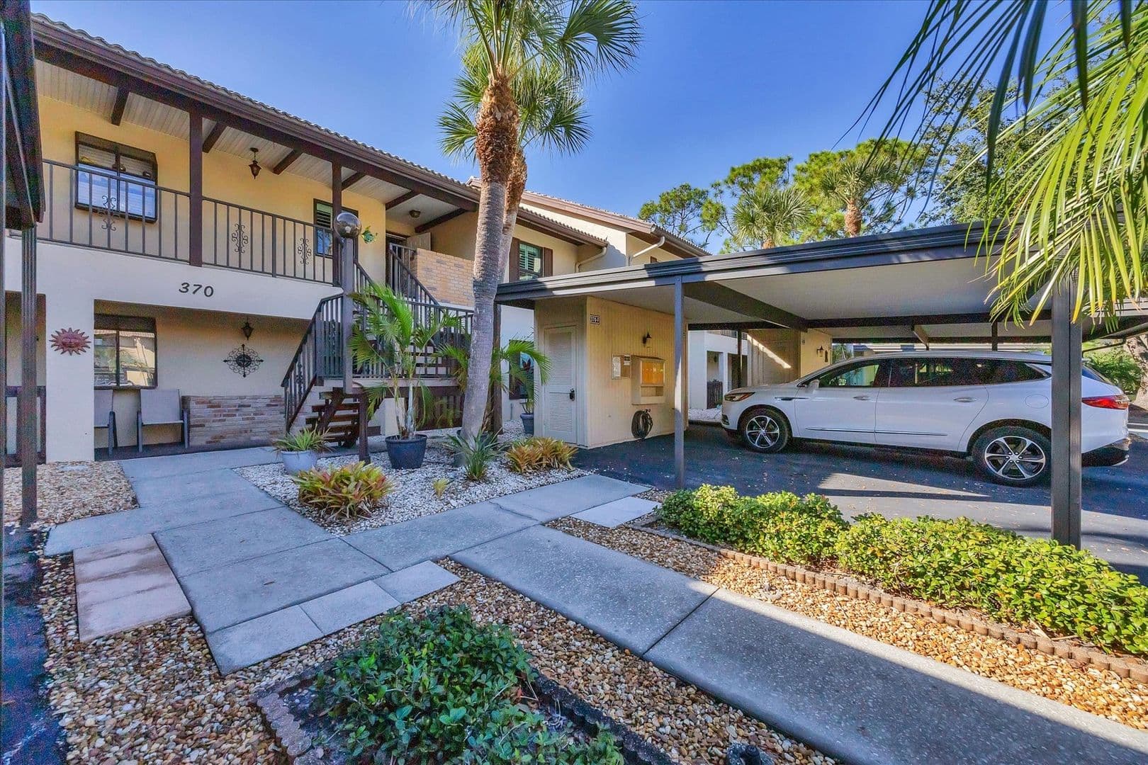 VENICE Condo: 370 THREE LAKES LANE, UNIT F