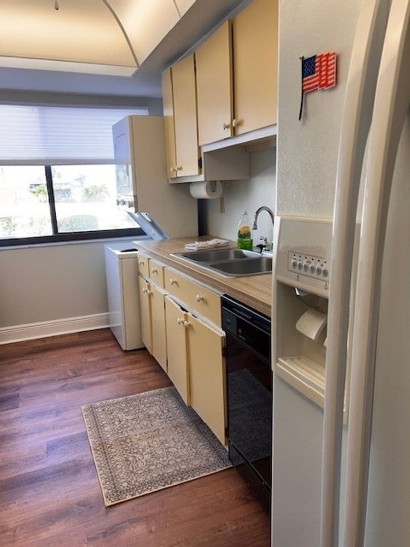 VENICE Condo: 1555 TARPON CENTER DR #B105