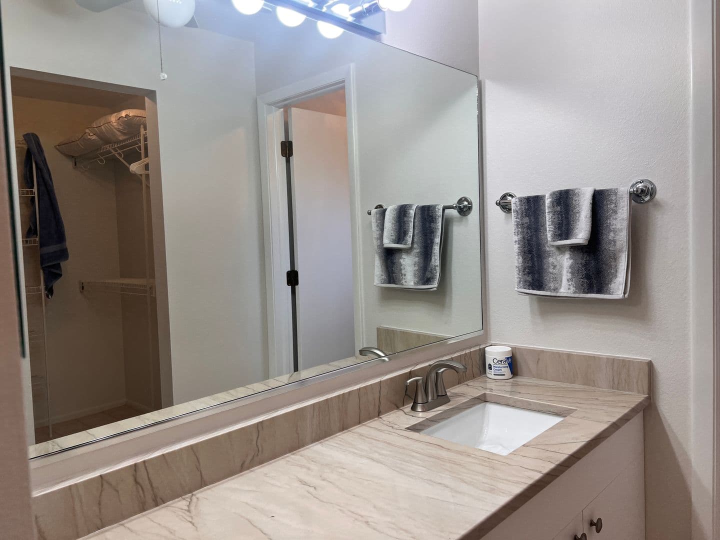 VENICE Townhome: 748 AVENIDA ESTANCIA UNIT B