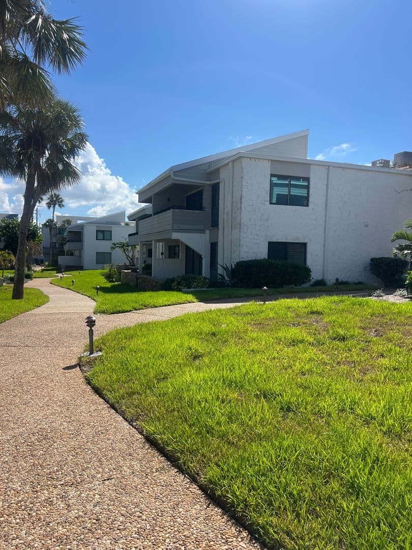 VENICE Condo: 902 GIBBS RD., #285