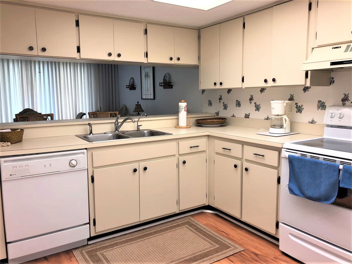 VENICE Condo: 700 GOLDEN BEACH #234