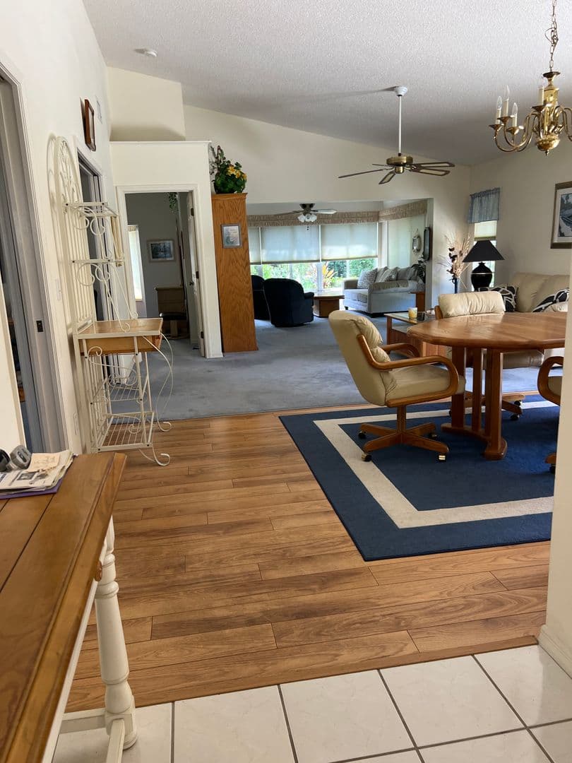 Venice House: 566 Clubside Circle