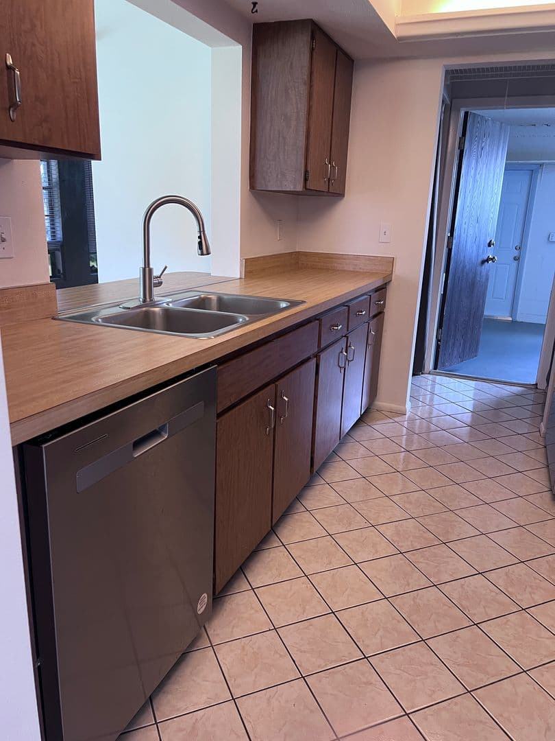 VENICE House: 435 BELMONT AVENUE