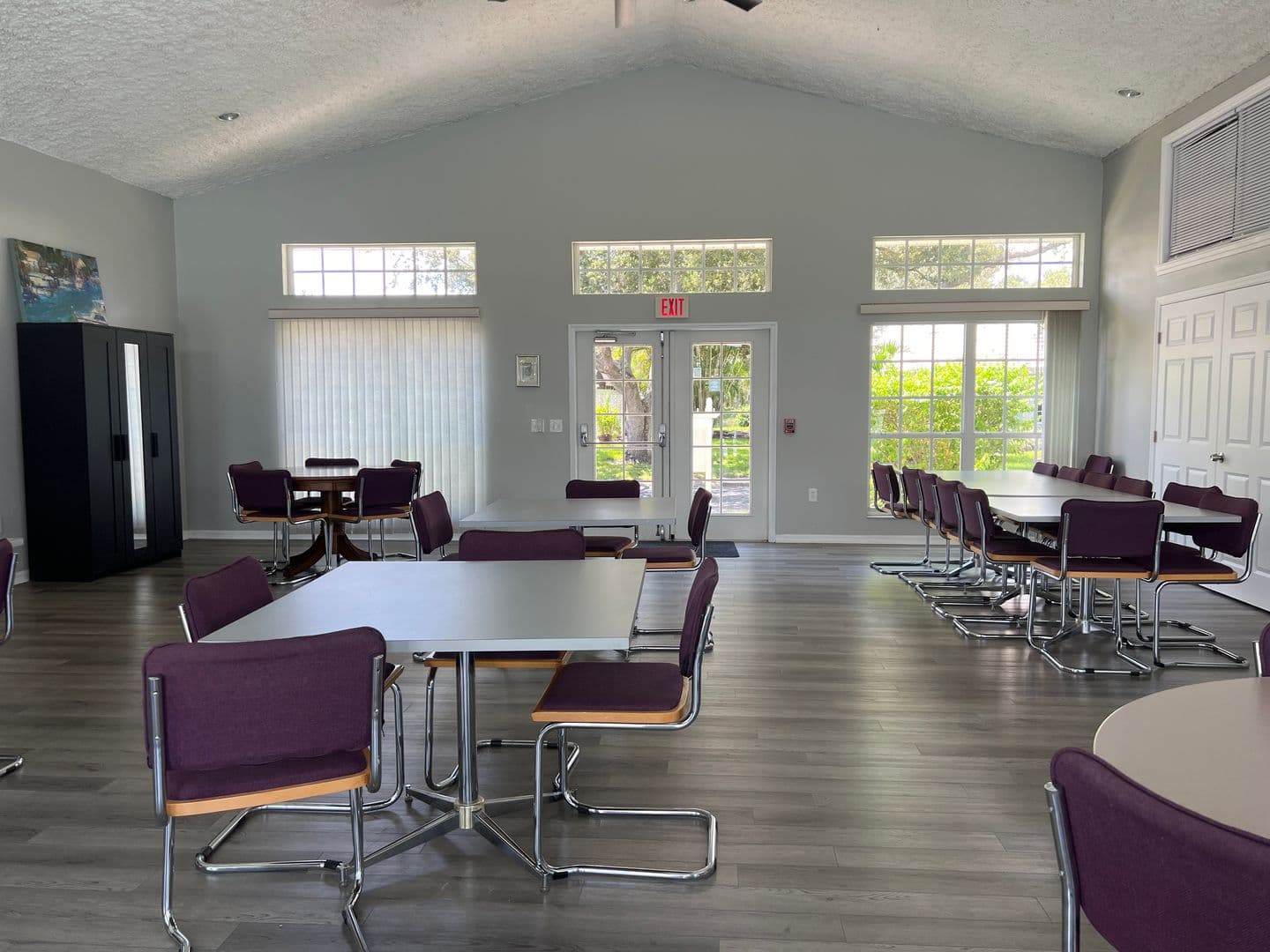 Venice House: 566 Clubside Circle