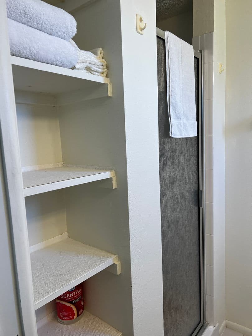VENICE Condo: 102 CAPRI ISLES BLVD., #210