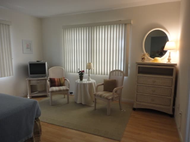VENICE Condo: 200 THE ESPLANADE N. A18