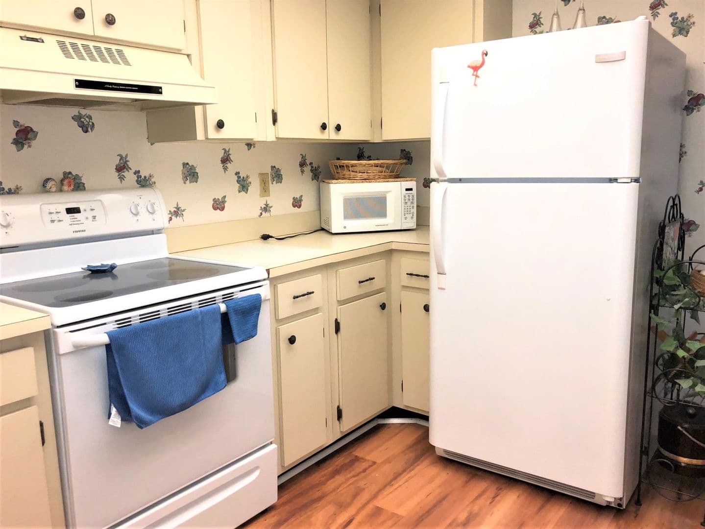 VENICE Condo: 700 GOLDEN BEACH #234