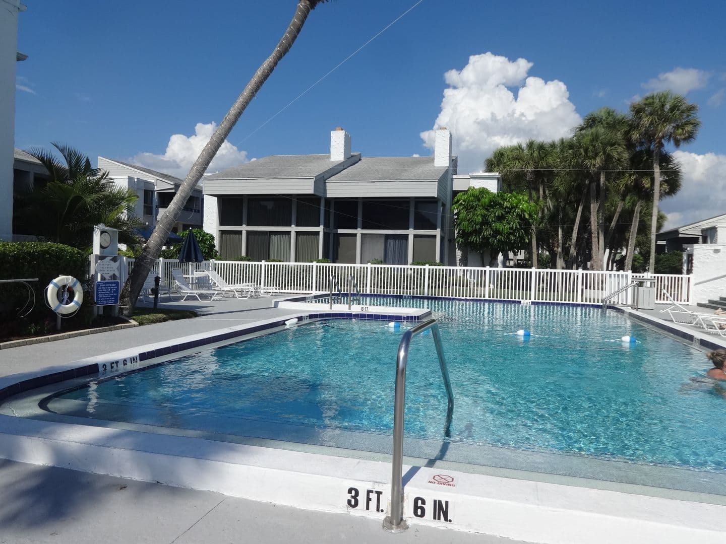 VENICE Condo: 1555 TARPON CENTER DR #B105