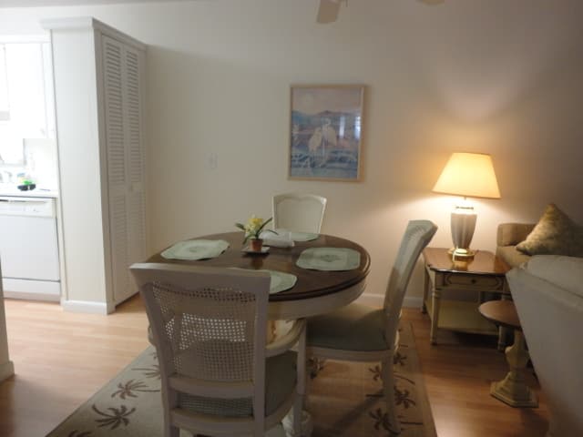 VENICE Condo: 200 THE ESPLANADE N. A18