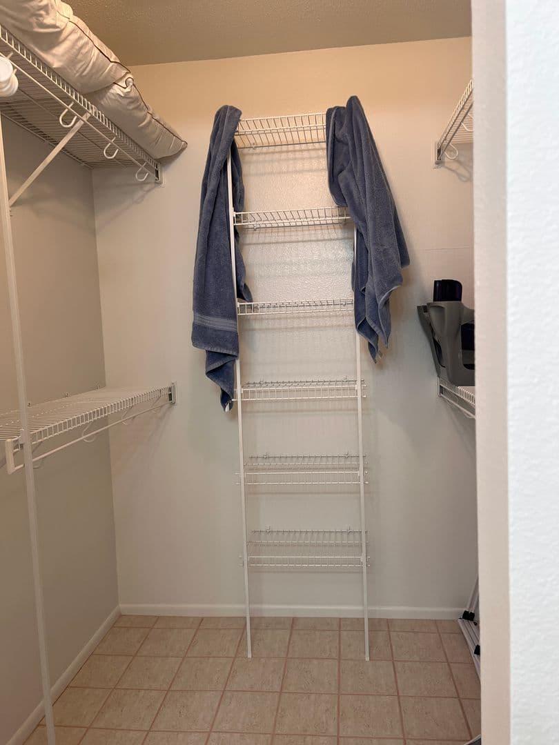 VENICE Townhome: 748 AVENIDA ESTANCIA UNIT B