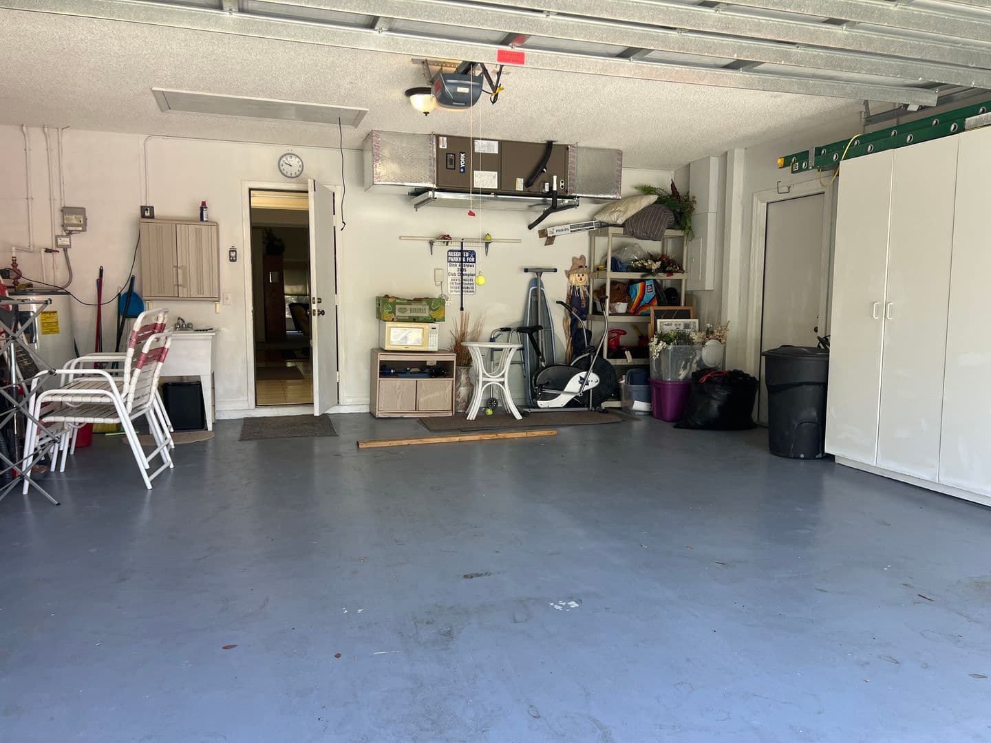 Venice House: 566 Clubside Circle