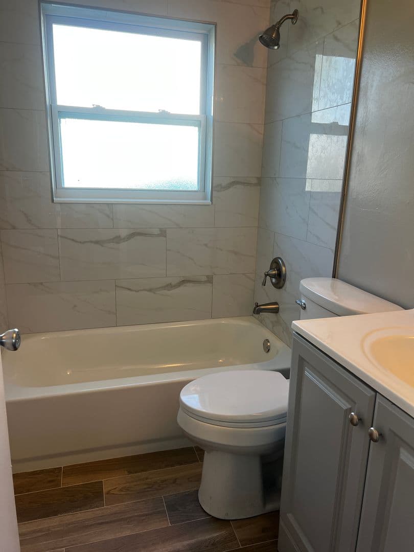VENICE House: 556 BRIARWOOD ROAD