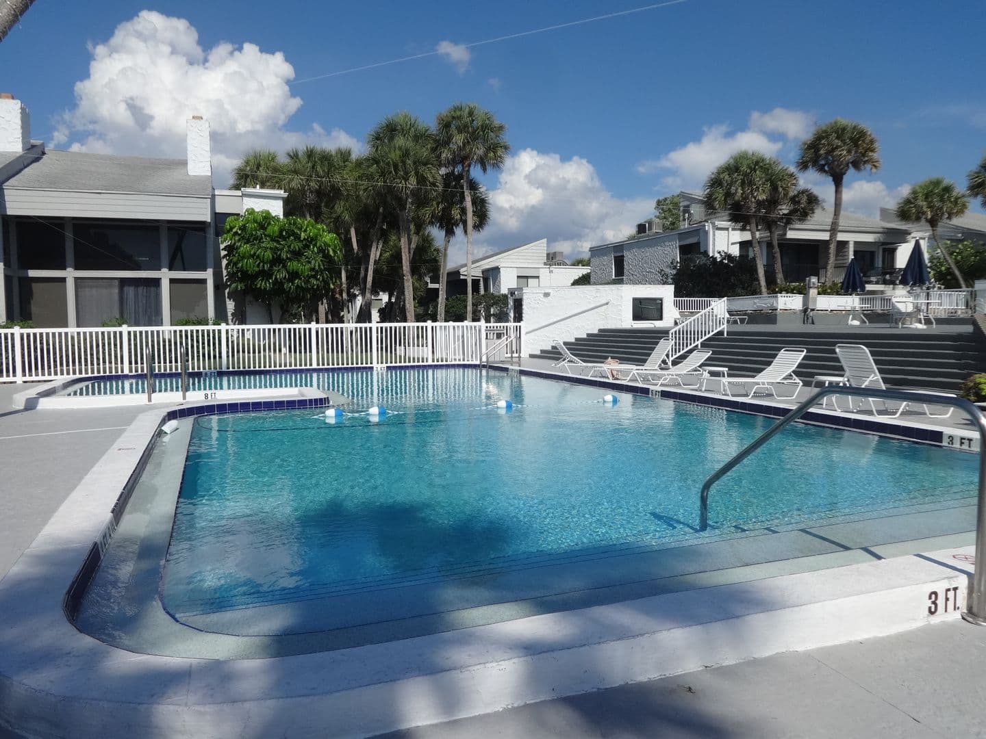 VENICE Condo: 1555 TARPON CENTER DR #B105